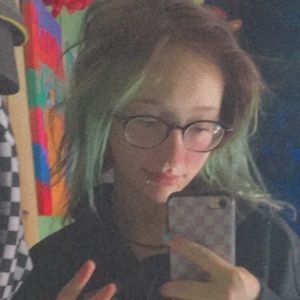 Meet your Posher, Emi